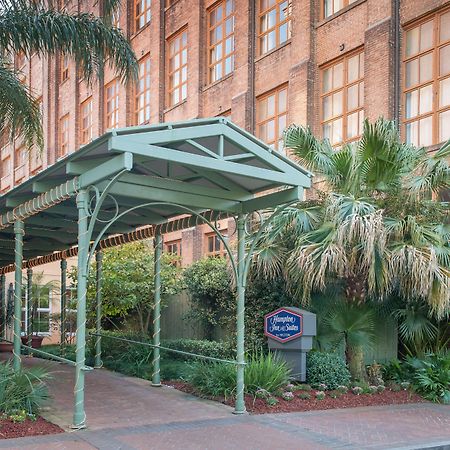 Hampton Inn And Suites New Orleans Convention Center Exterior photo