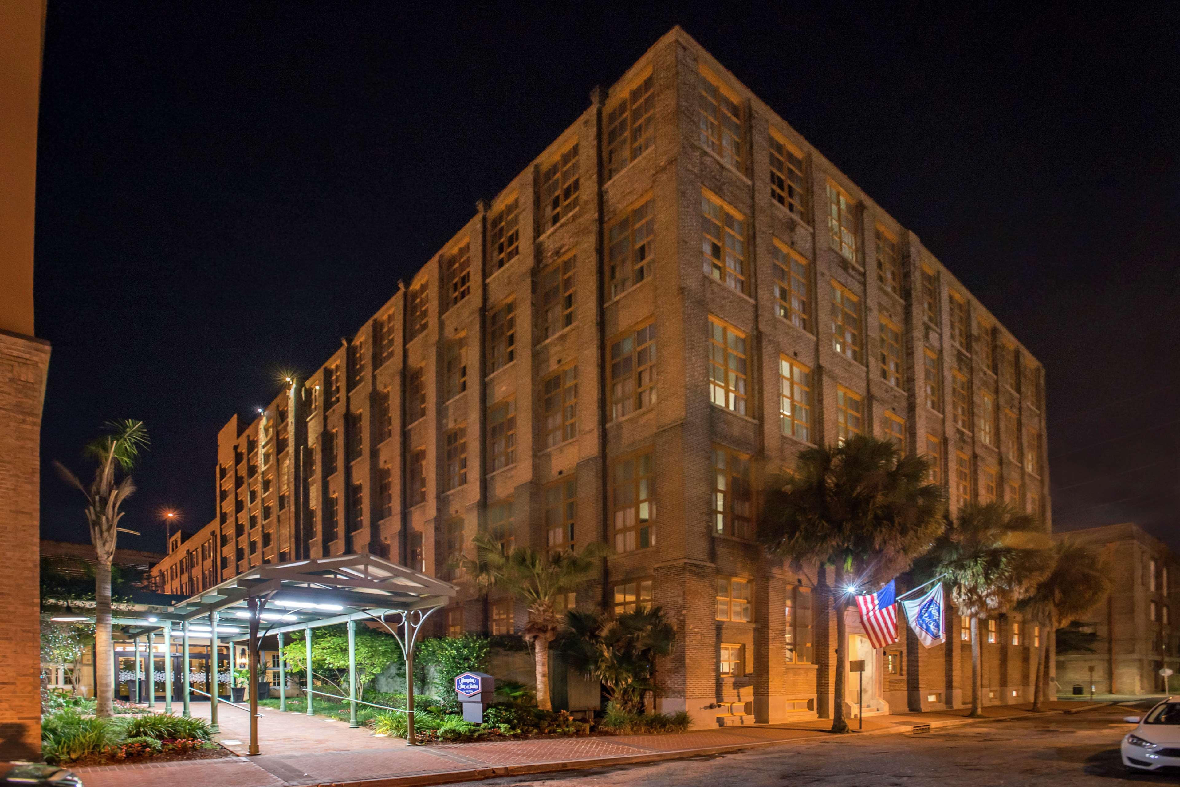 Hampton Inn And Suites New Orleans Convention Center Exterior photo